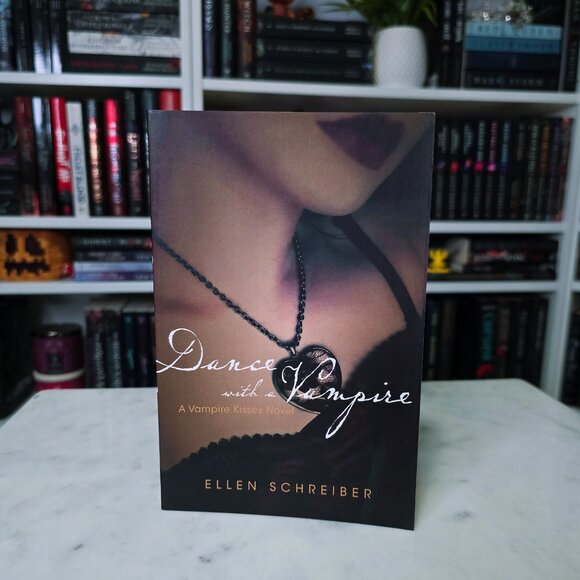 The entire VAMPIRE KISSES Series - Ellen Schreiber (PAPERBACK) - Picture 4 of 9